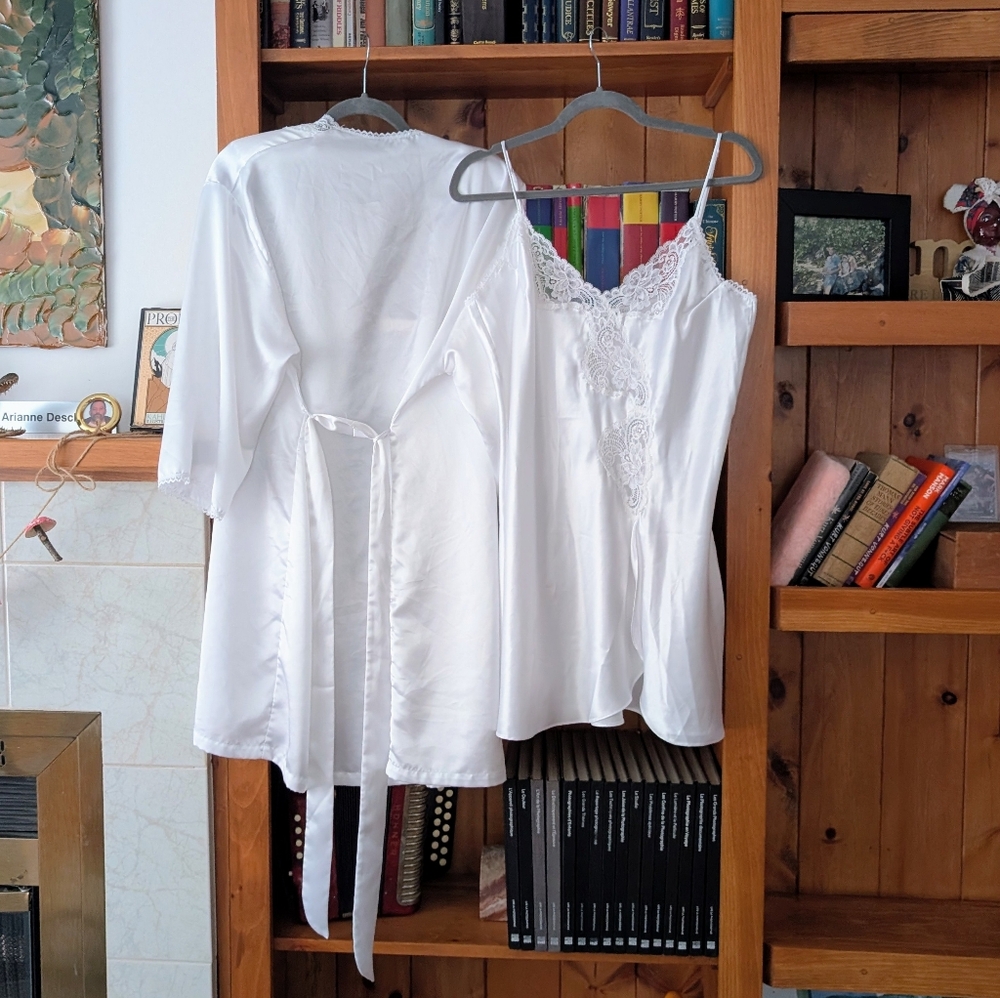 90s Vintage White Lace and Satin Robe and Slip Set